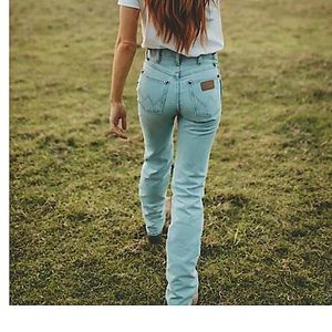 WRANGLER Women’s cowboy cut High Rise Jeans  Brand new